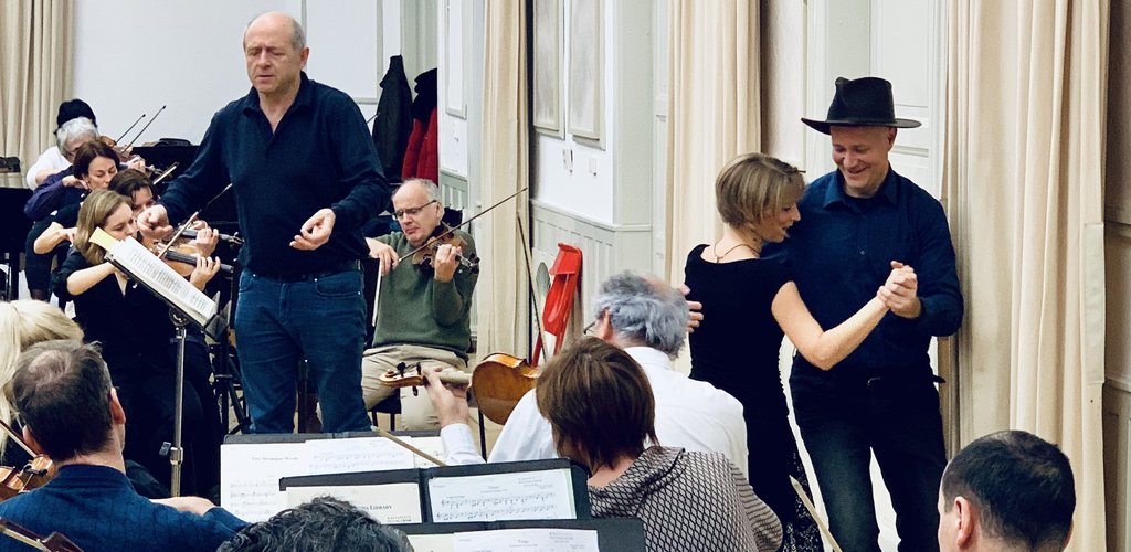 A Fesztiválzenekar két tagja eljárt egy tüzes tangót, aztán lecsapott Stravinsky