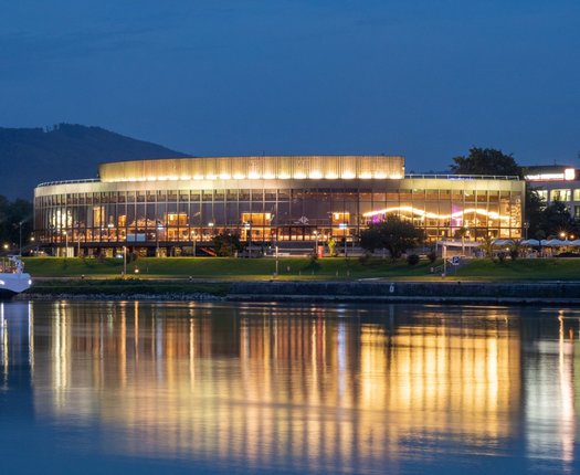 brucknerhaus.jpg